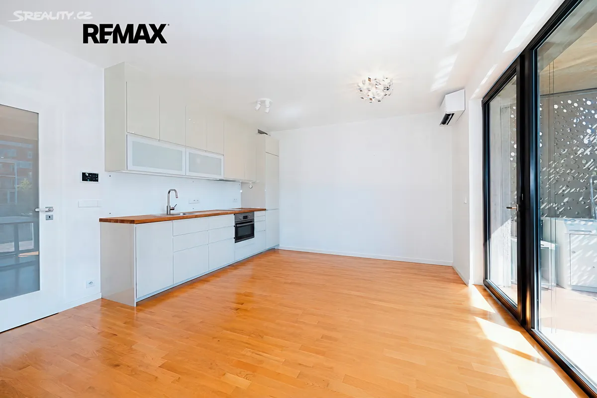 Pronájem bytu 1+kk 32 m² – pohled 2