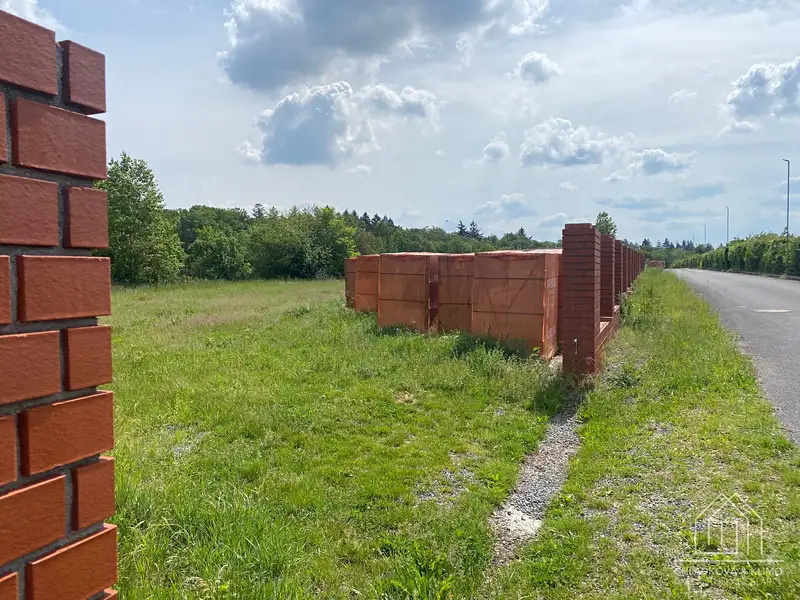 Prodej stavebního pozemku 2000 m², Jesenice – náhled fotky 2