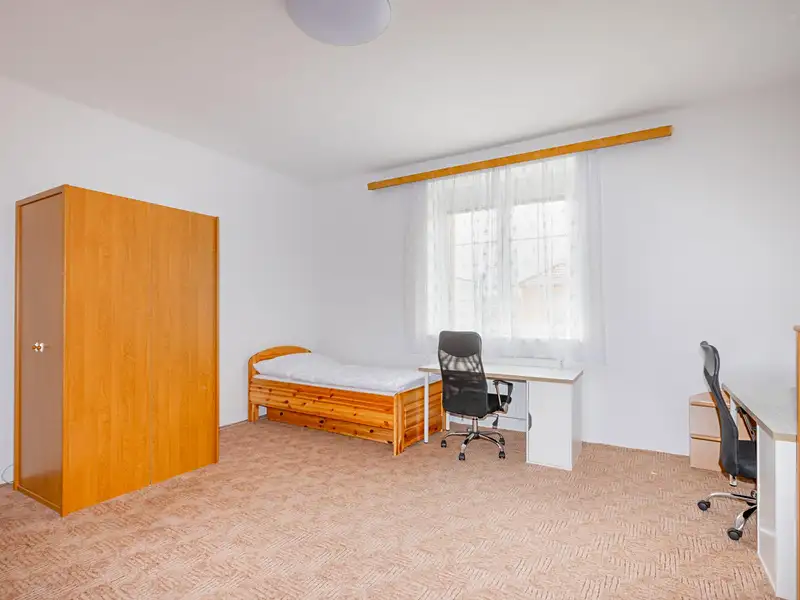 Pronájem bytu pokoje 20 m², Pardubice – náhled fotky 1