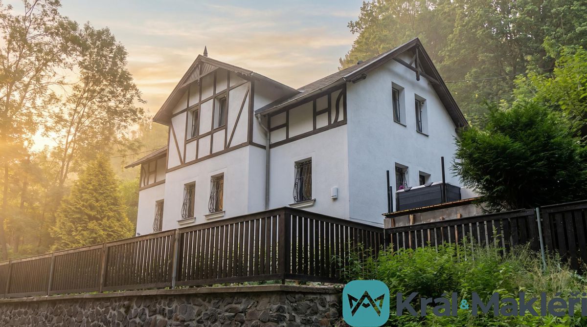 Prodej rodinného domu 265 m², pozemek 1373 m²