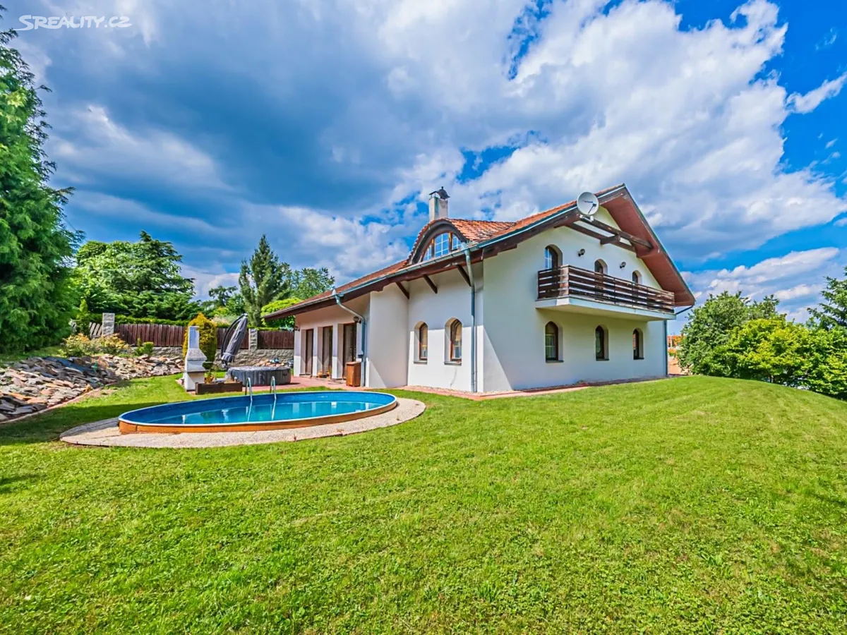 Prodej rodinného domu 370 m², pozemek 1856 m², Svinařov