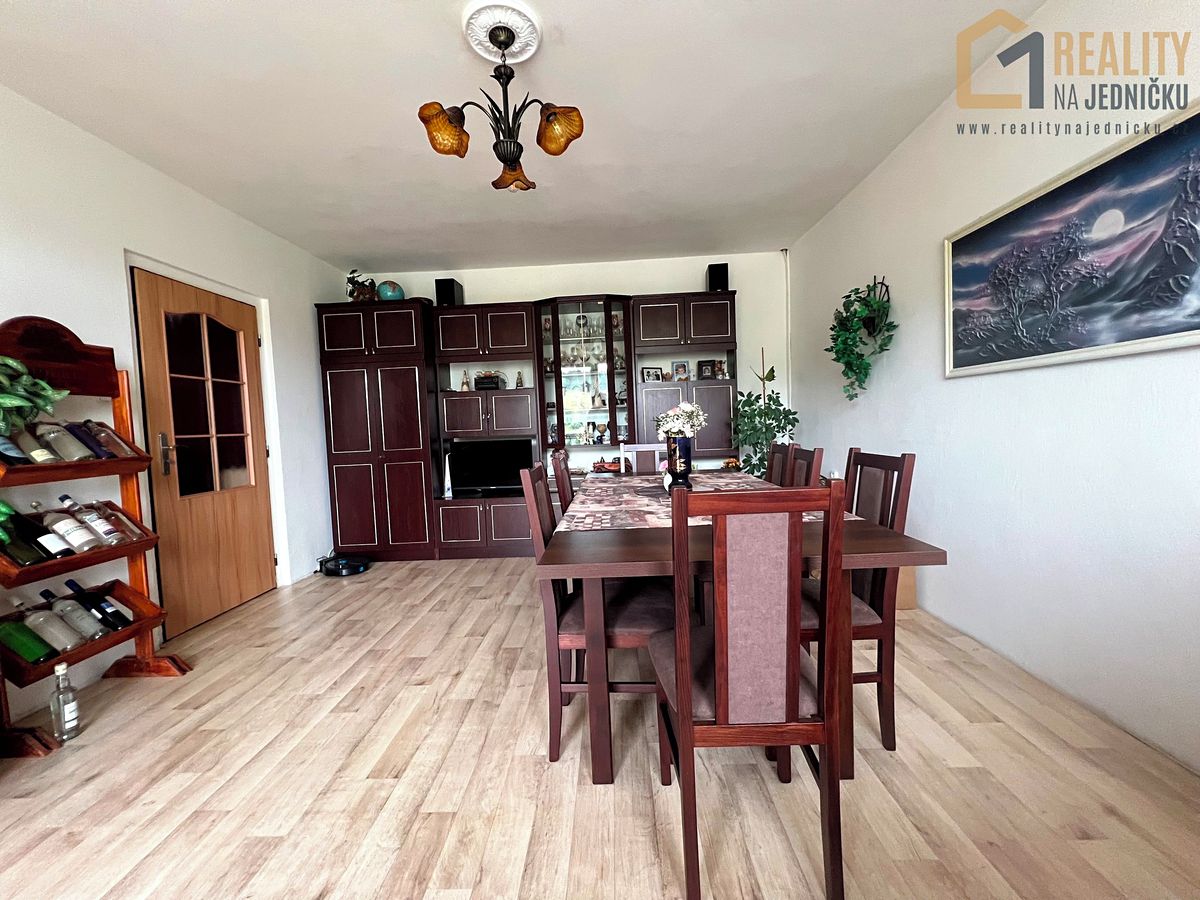 Prodej rodinného domu 210 m², pozemek 387 m² – fotografie 3