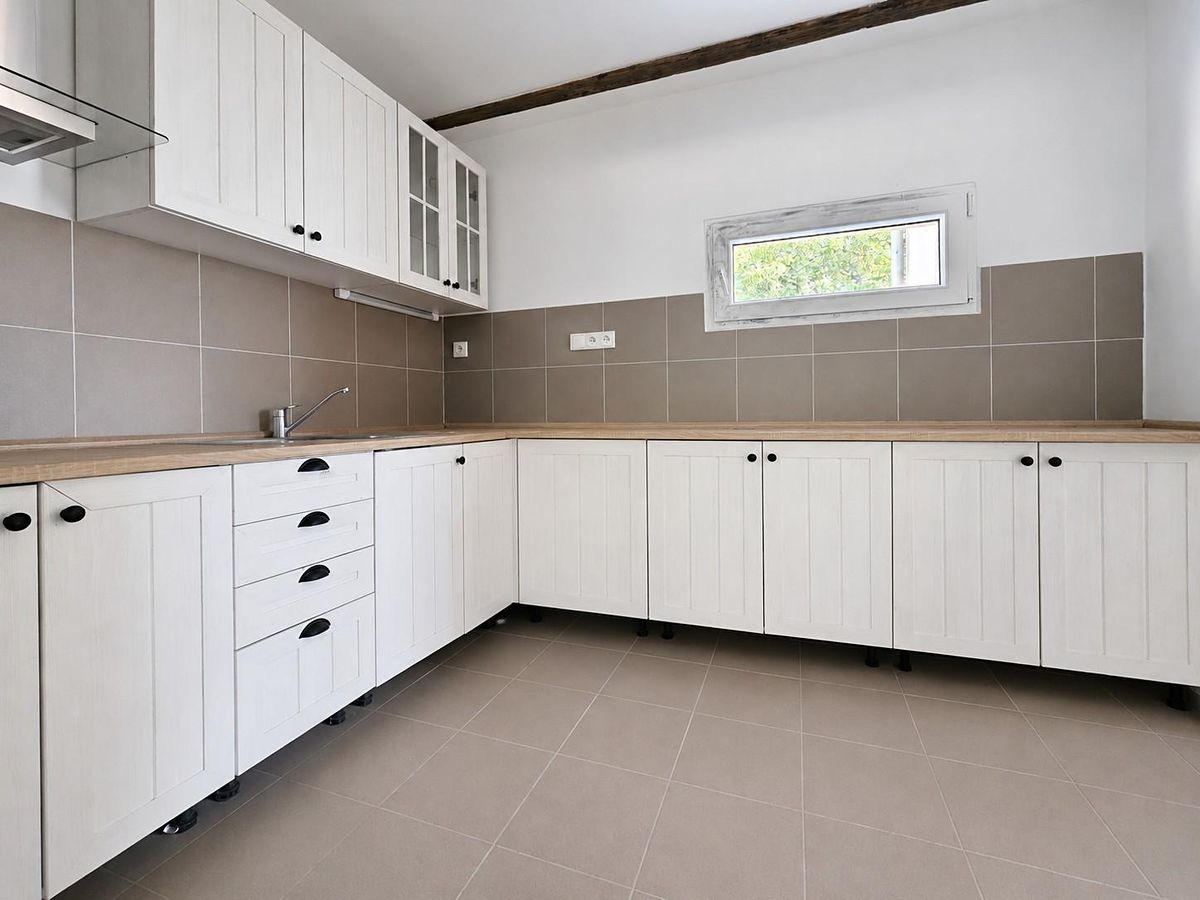 Prodej rodinného domu 160 m², pozemek 640 m² – fotografie 2