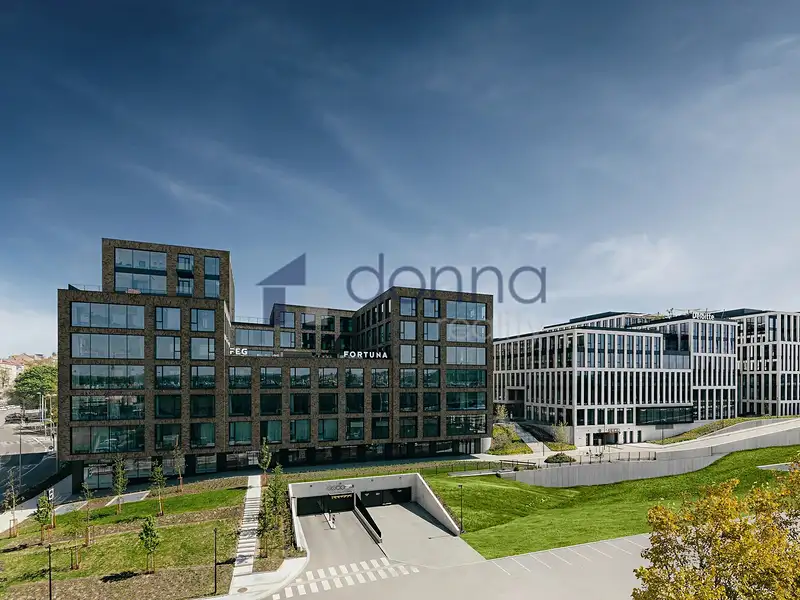 Pronájem kanceláře 912 m², Praha – náhled fotky 1
