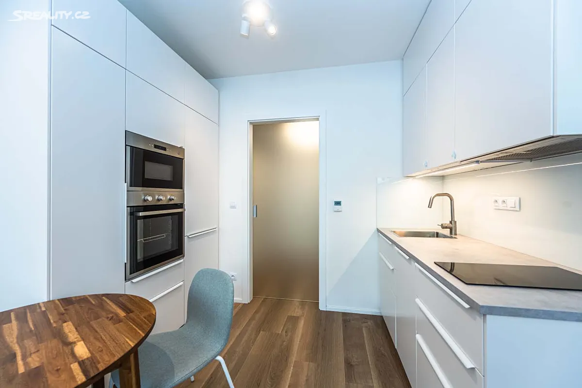 Pronájem bytu 1+kk 42 m², Praha