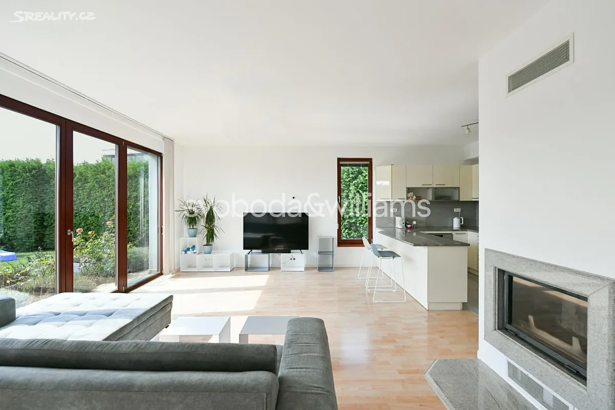 Pronájem rodinného domu 259 m², pozemek 424 m², Praha