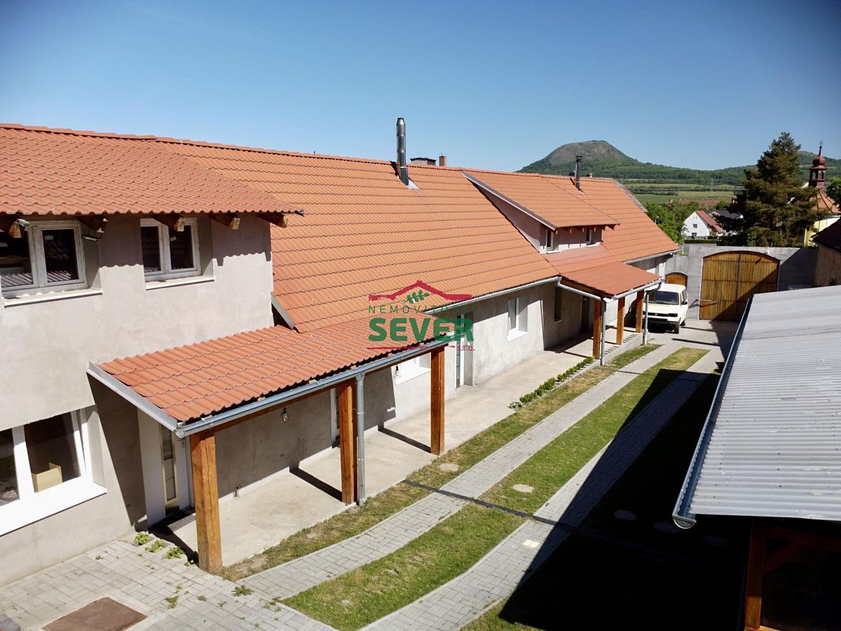 Prodej rodinného domu 220 m², pozemek 1576 m² – fotografie 5