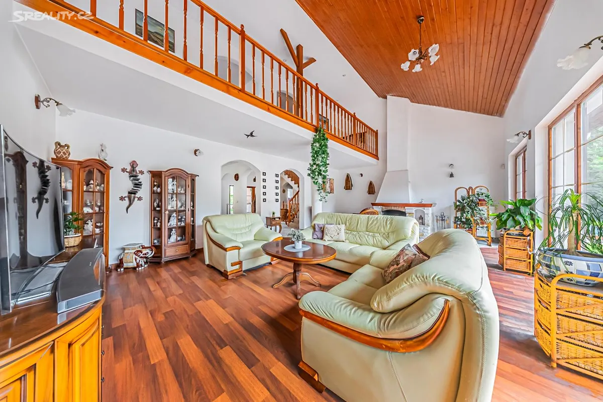 Prodej rodinného domu 370 m², pozemek 1856 m² – další