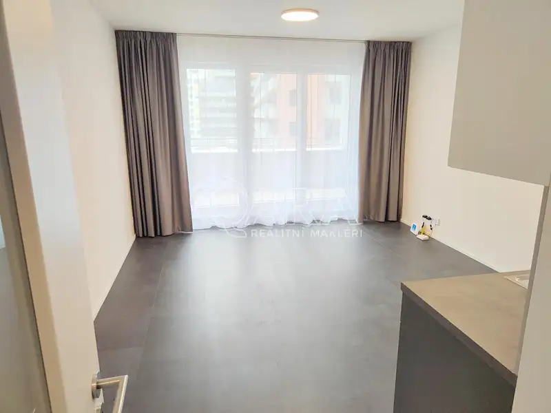 Prodej bytu 1+kk 32 m², Praha – náhled fotky 2
