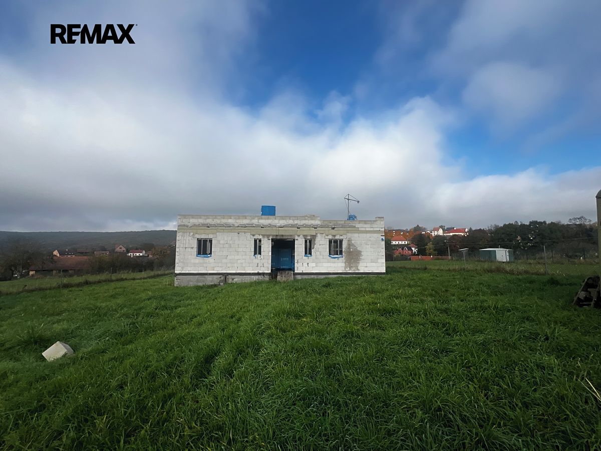 Prodej rodinného domu 210 m², pozemek 1311 m² – fotografie 2