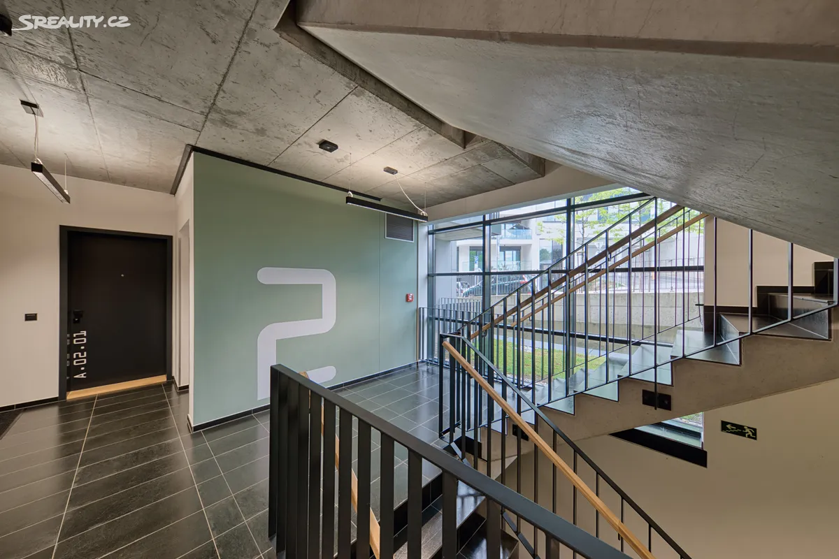 Pronájem bytu 2+kk 61 m² – pohled 2