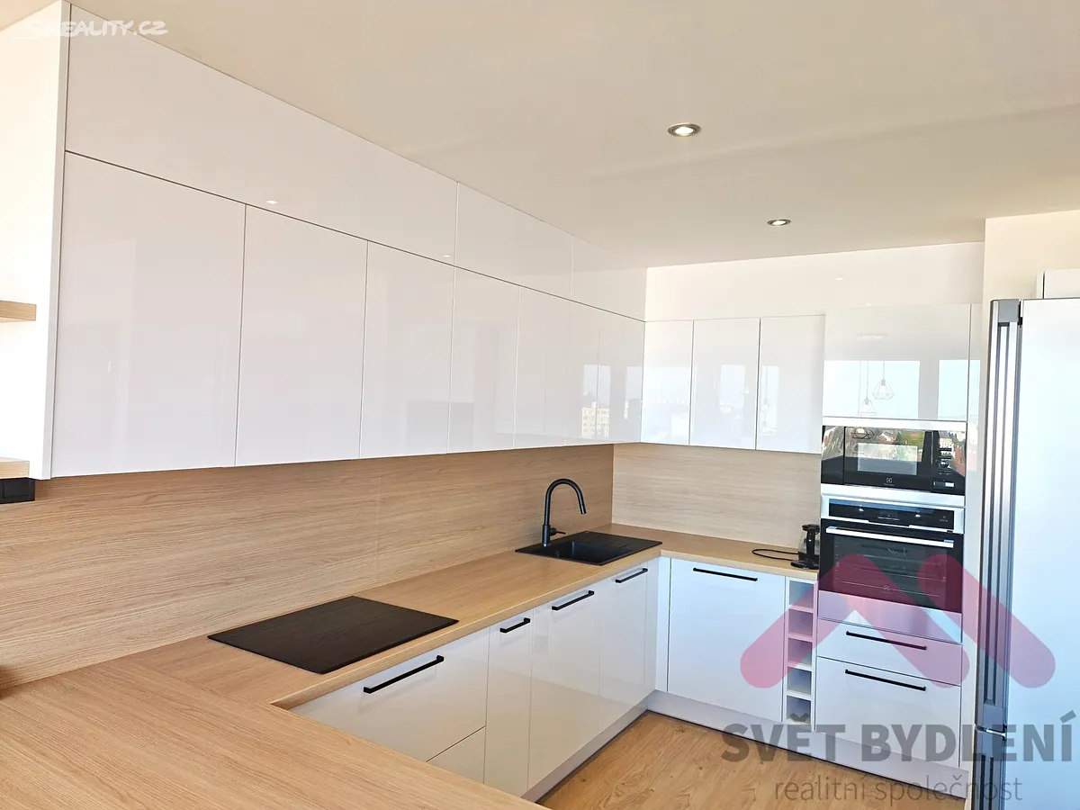 Pronájem bytu 3+kk 73 m² – pohled 2