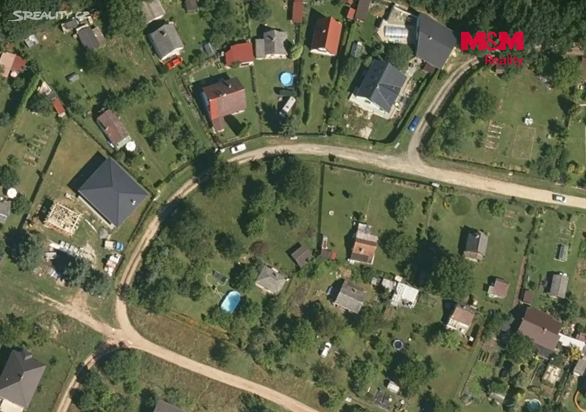 Prodej stavebního pozemku 951 m² – pohled 2