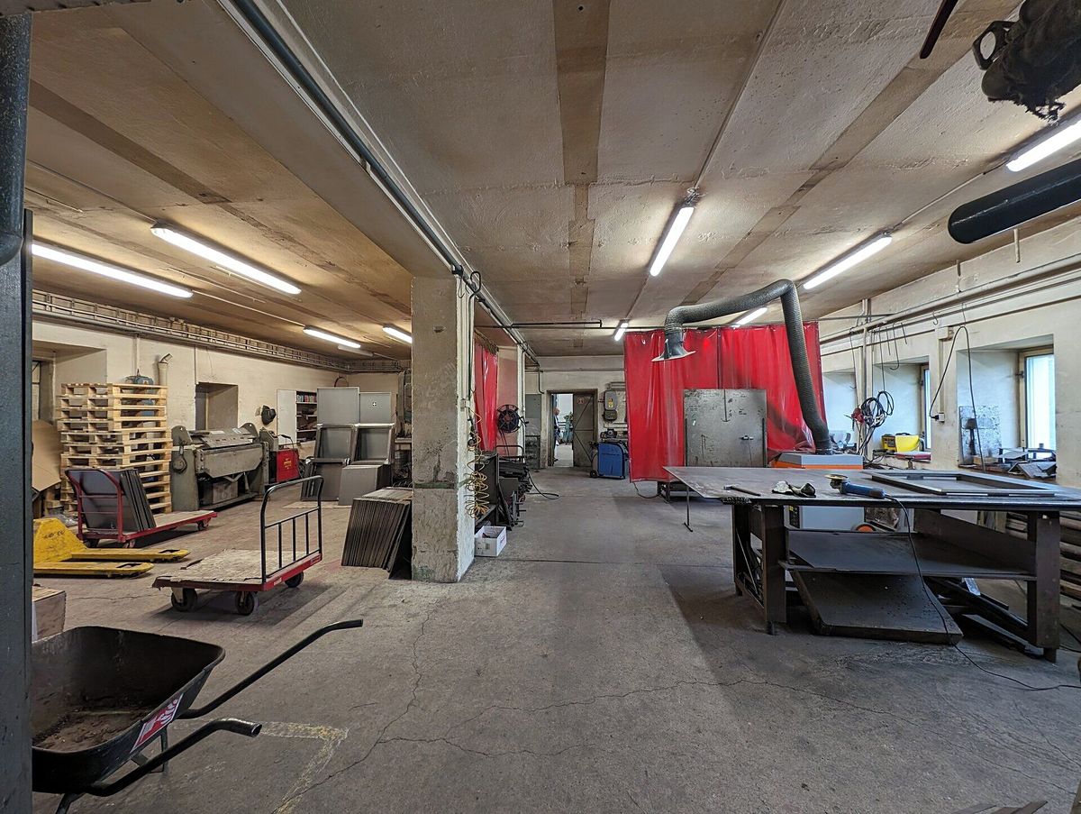 Prodej skladového prostoru 1300 m² – fotografie 2
