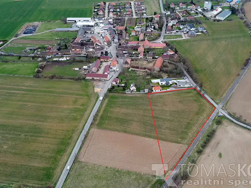 Prodej stavebního pozemku 9294 m², Vysoký Újezd – náhled fotky 1