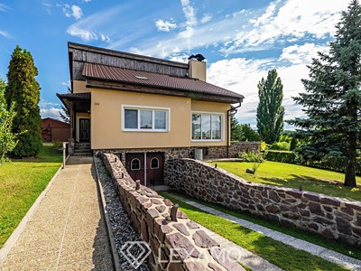 Prodej  rodinného domu 270 m², pozemek 1 145 m²