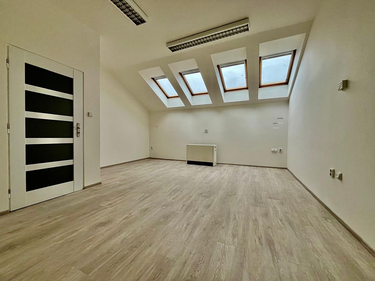 Pronájem kanceláře 75 m² – fotografie 5