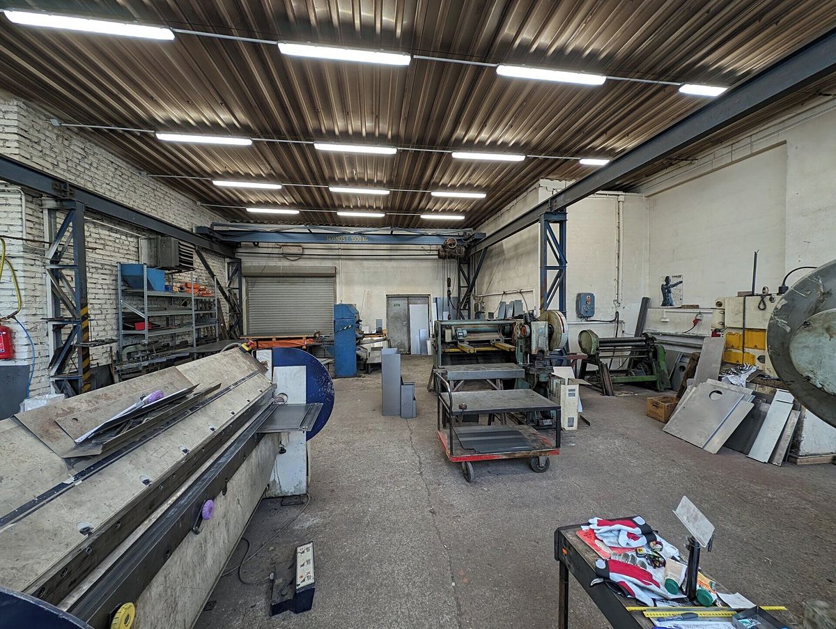 Prodej výrobní haly, prostoru 1300 m² – fotografie 3