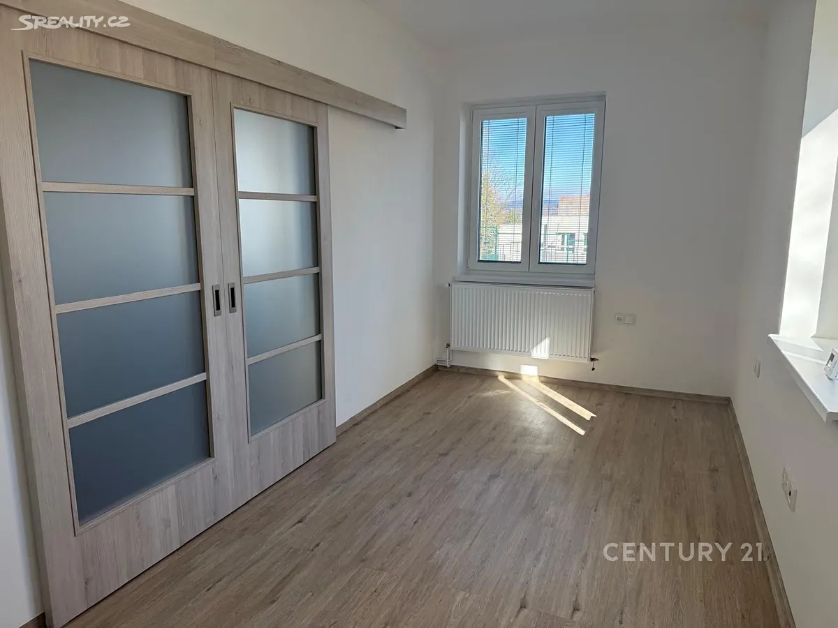 Pronájem bytu 3+1 77 m² – další