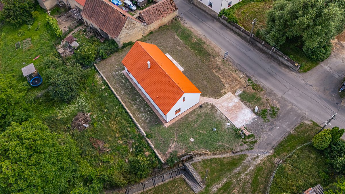 Prodej rodinného domu 120 m², pozemek 832 m² – fotografie 2