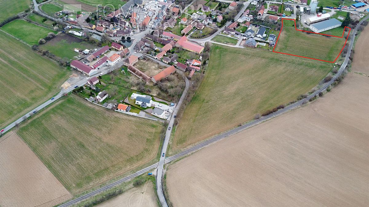 Prodej stavebního pozemku 8543 m², Vysoký Újezd – fotka 1 z 3