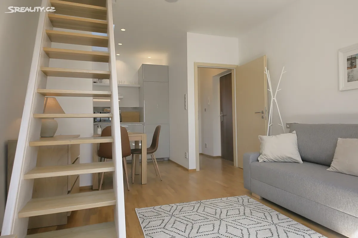 Pronájem bytu 1+kk 31 m², Praha