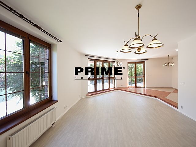 Pronájem rodinného domu 390 m², pozemek 903 m² – fotografie 4
