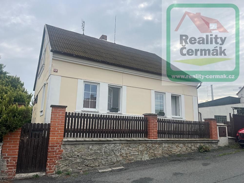 Prodej rodinného domu 240 m², pozemek 688 m²