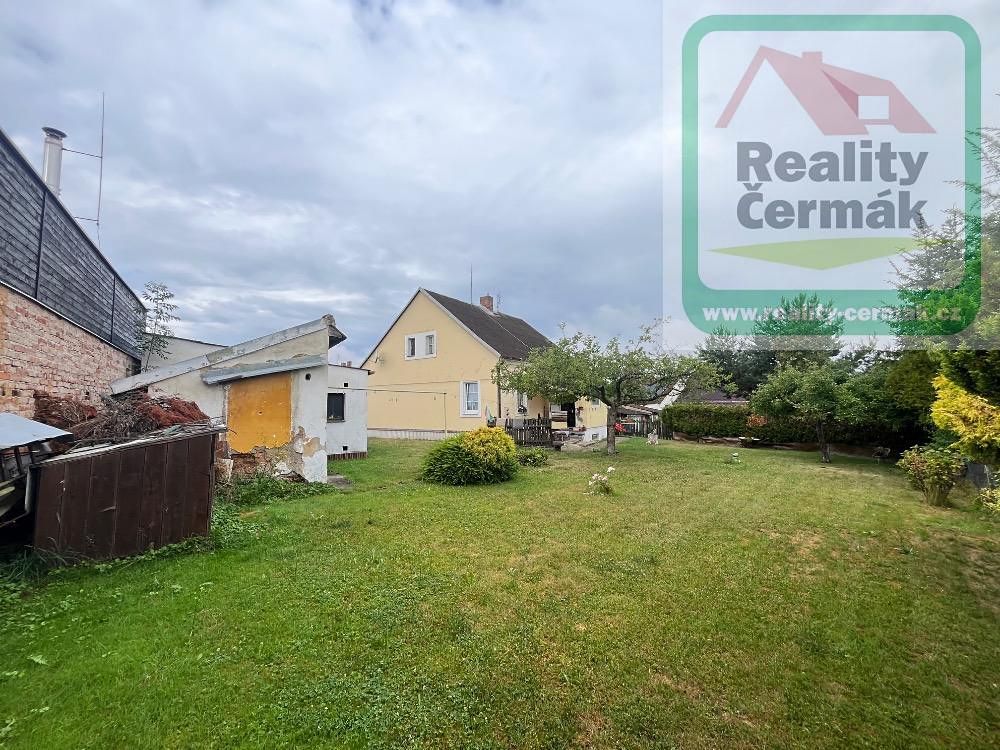 Prodej rodinného domu 240 m², pozemek 688 m² – fotografie 4