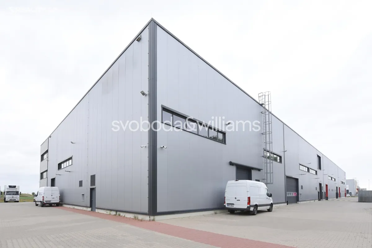 Pronájem výrobní haly, prostoru 1591 m²
