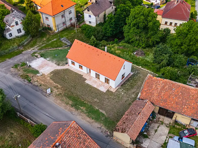 Prodej rodinného domu 120 m², pozemek 832 m², Chorušice – náhled fotky 3