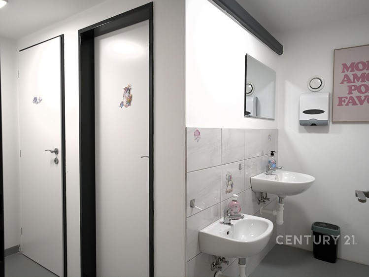 Комерційне приміщення в оренду, 208 м² (14 з 15)