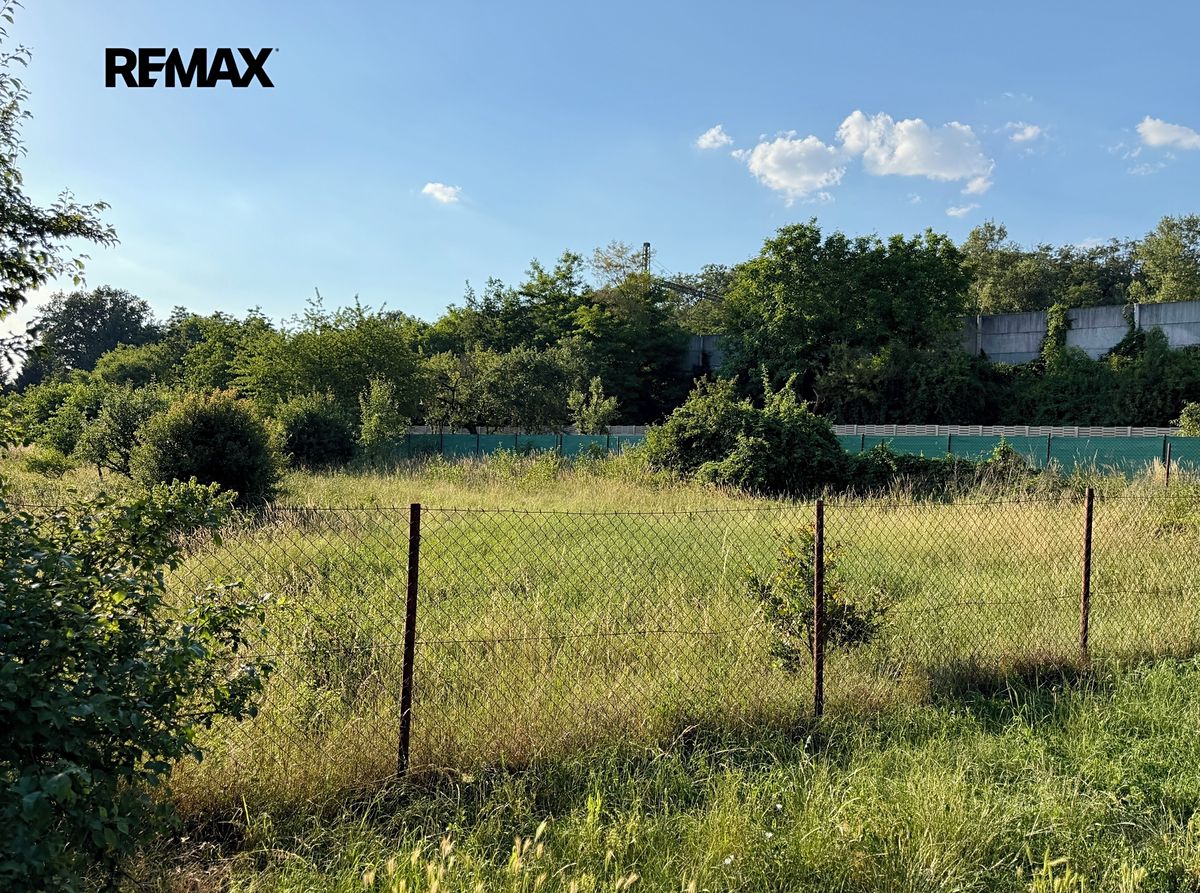 Prodej komerčního pozemku 1500 m² – fotografie 3
