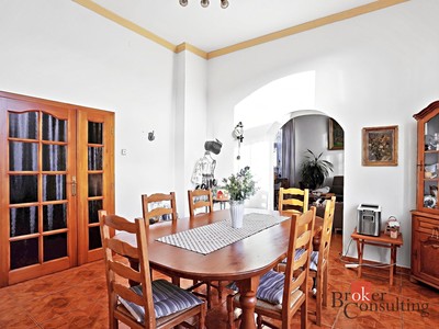 Haus zum Kauf, 361 m² (2 von 30)