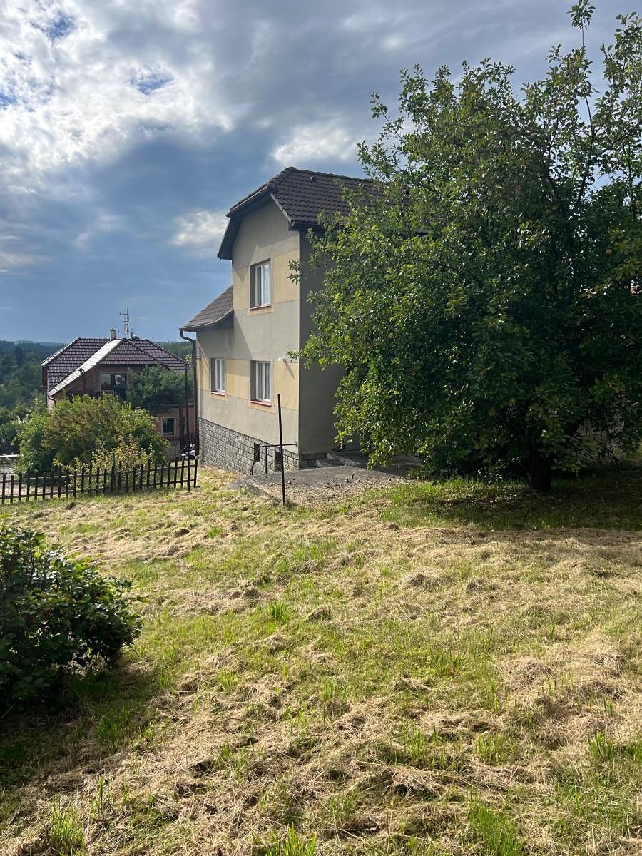 Prodej rodinného domu 303 m², pozemek 746 m² – fotografie 3