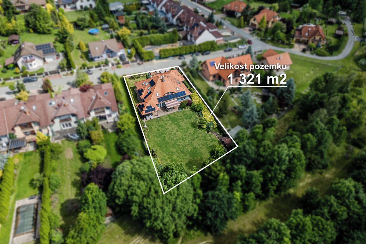 Prodej rodinného domu 311 m², pozemek 1321 m² – fotografie 2