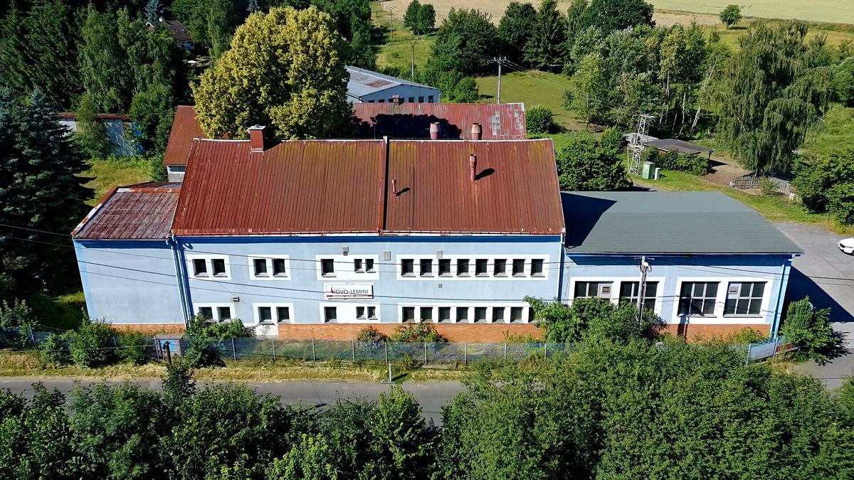 Prodej výrobní haly, prostoru 1300 m²
