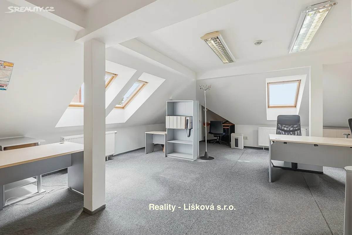 Prodej kanceláře 430 m² – další