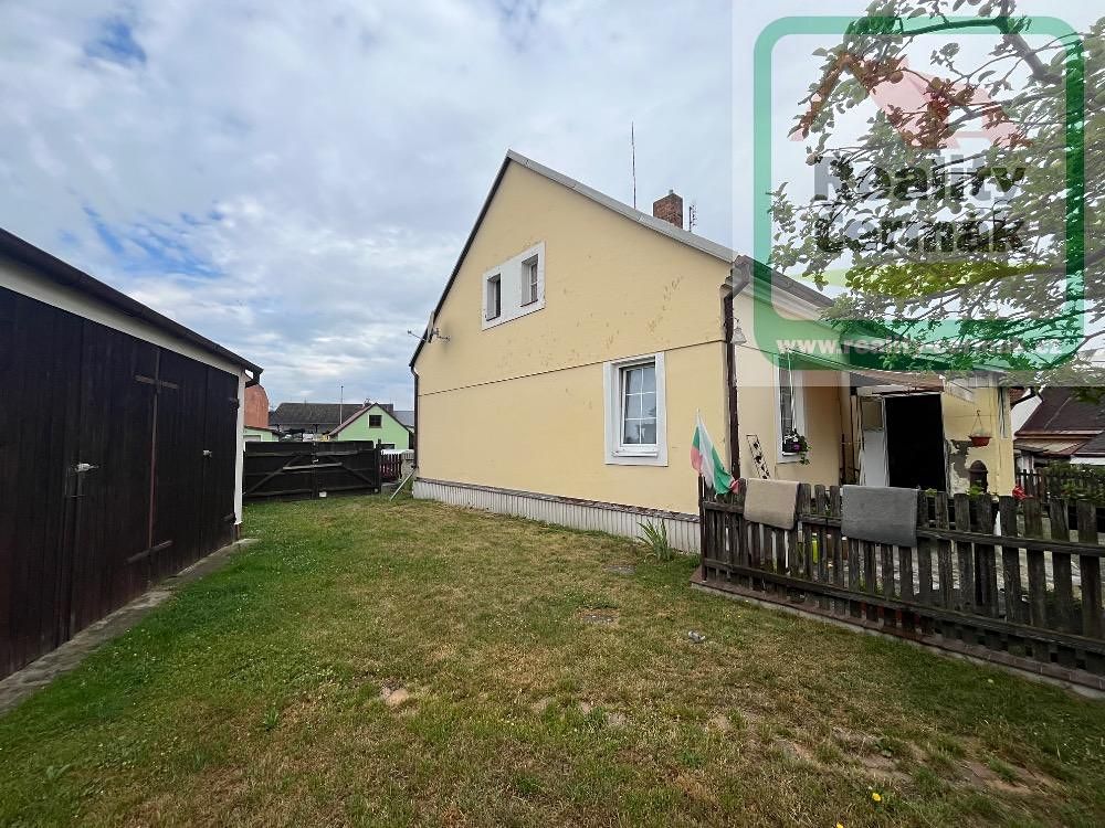 Prodej rodinného domu 240 m², pozemek 688 m² – fotografie 3