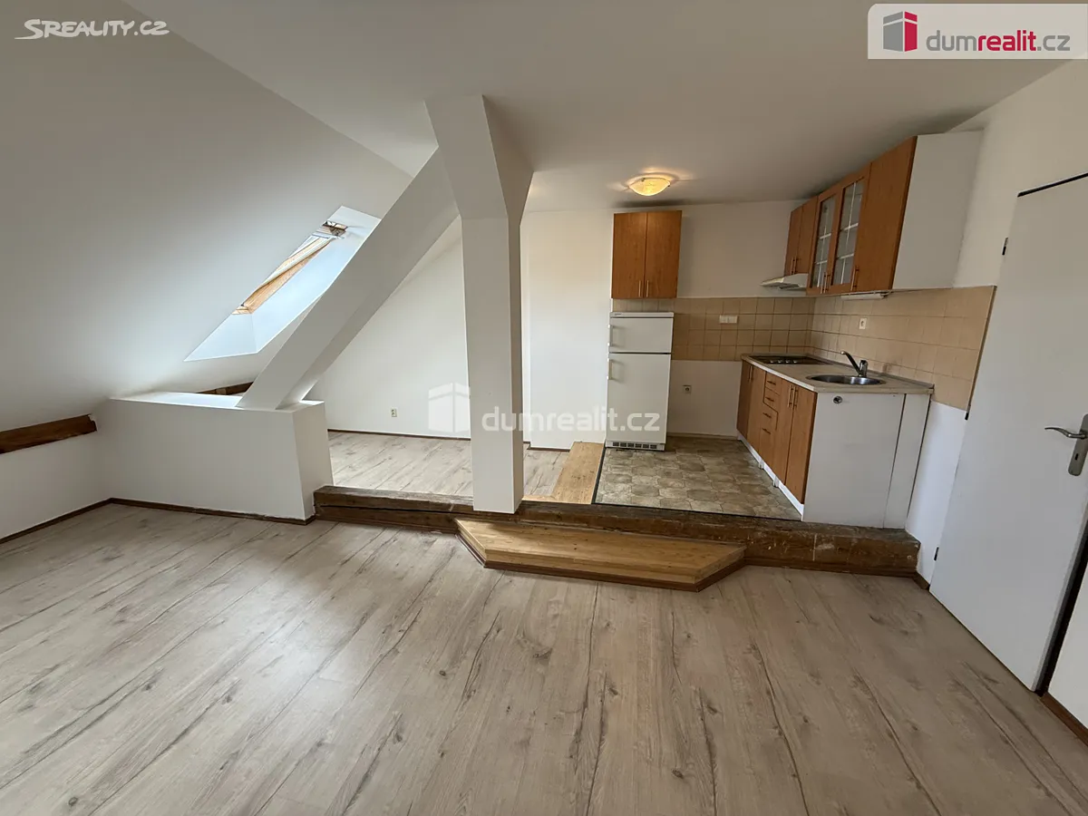 Pronájem bytu 2+kk 60 m² – pohled 2