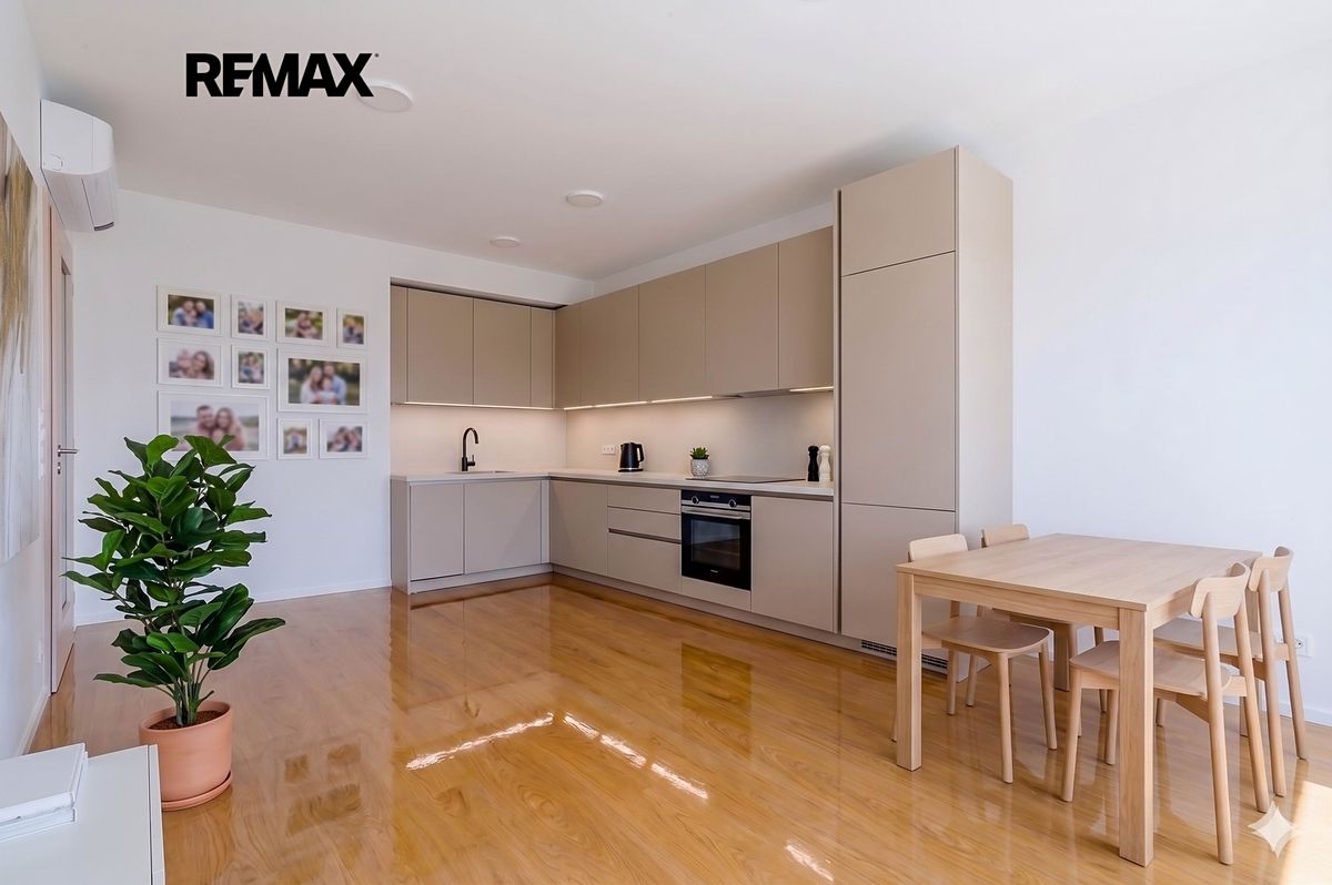 Pronájem bytu 3+kk 93 m²