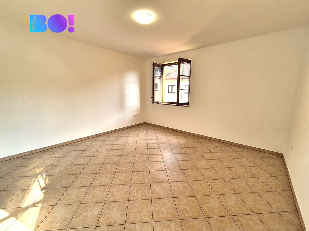 Pronájem bytu 1+kk 27 m² – fotografie 3