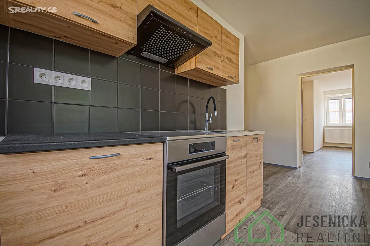 Pronájem bytu 2+kk 60 m², Lipová