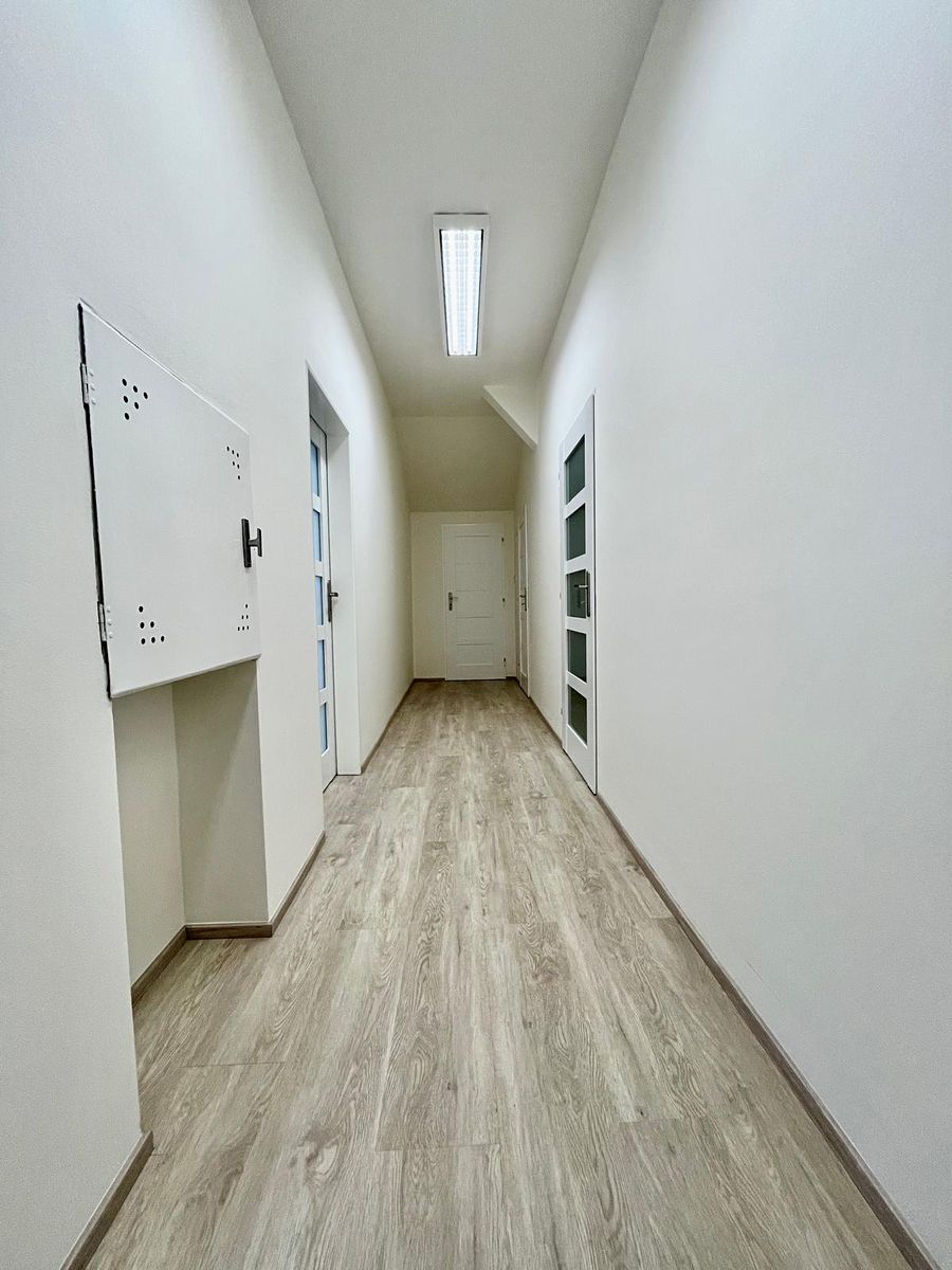 Pronájem kanceláře 75 m² – fotografie 2