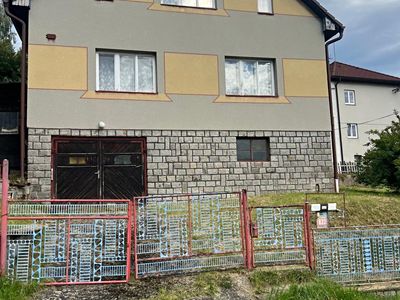 Prodej rodinného domu 303 m², pozemek 746 m²