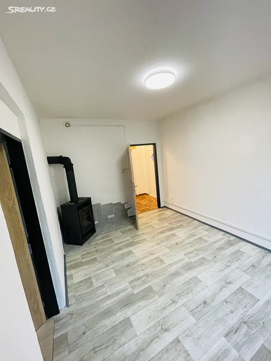 Pronájem bytu 2+1 38 m², Drahelčice