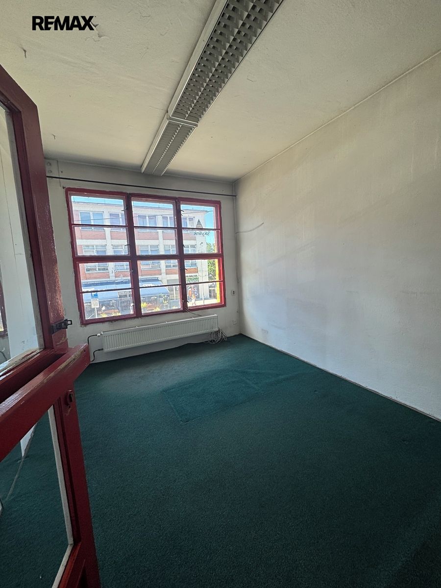 Pronájem obchodního prostoru 14 m²