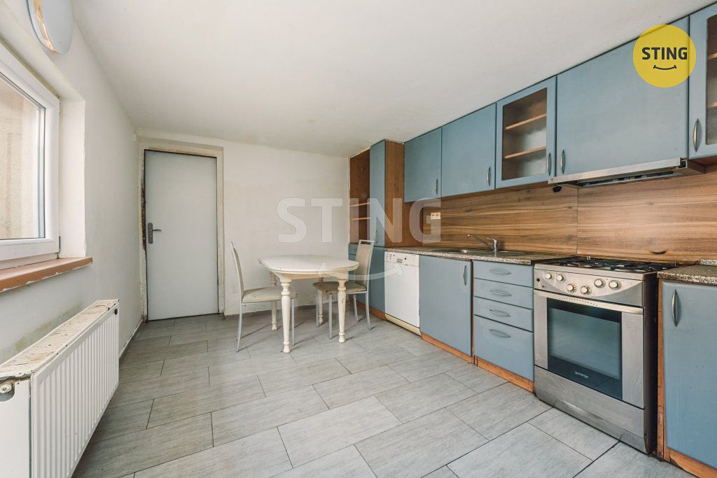 Prodej rodinného domu 200 m², pozemek 1235 m² – fotografie 4