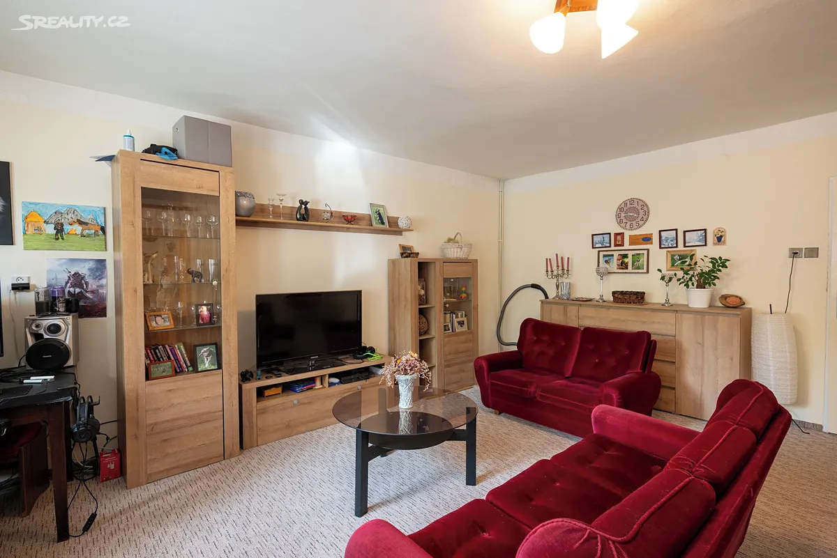 Prodej rodinného domu 250 m², pozemek 999 m² – další