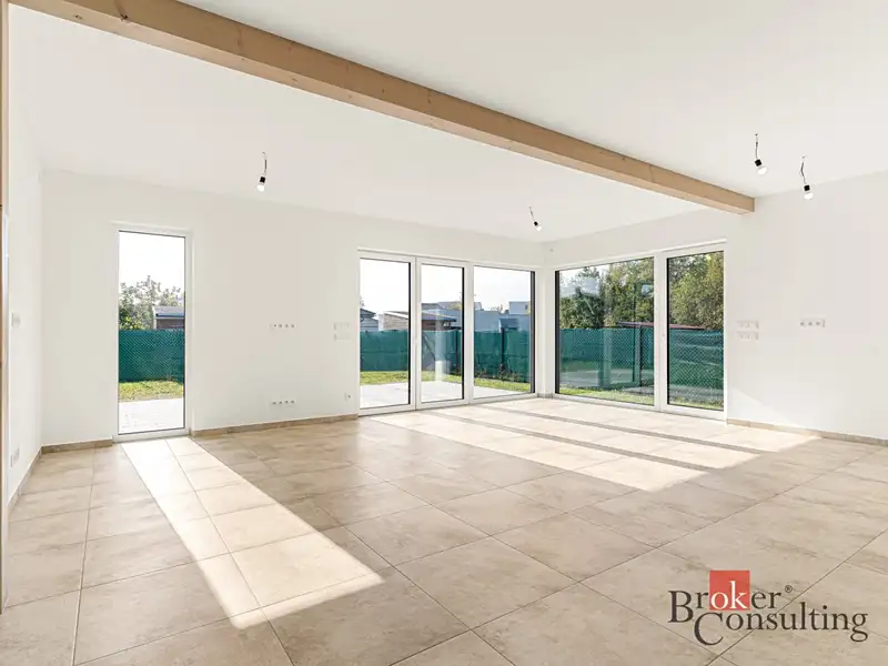 Prodej rodinného domu 160 m², pozemek 331 m², Milovice – náhled fotky 2